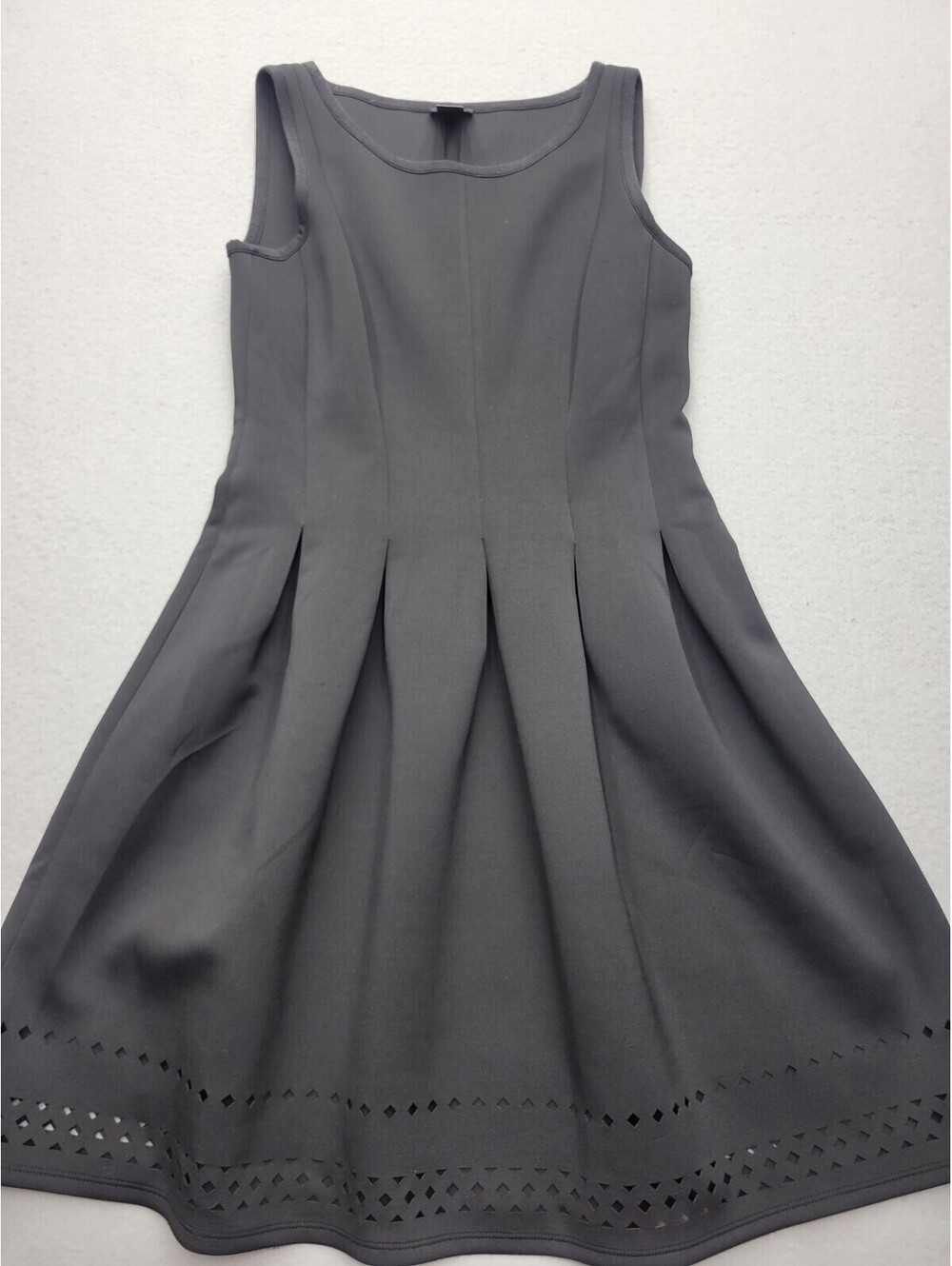 Ann Taylor Women's Dress Size 8 Black Basic MIni Sleeveless Solid Pleats Casual